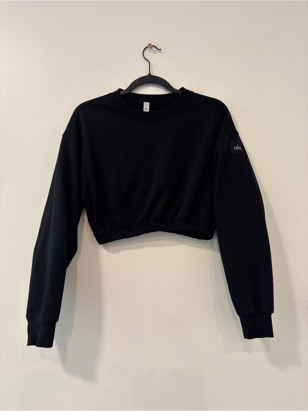 Alo Yoga Devotion Cropped Sweatshirt Womens Small Black Pullover Crewneck Fleece